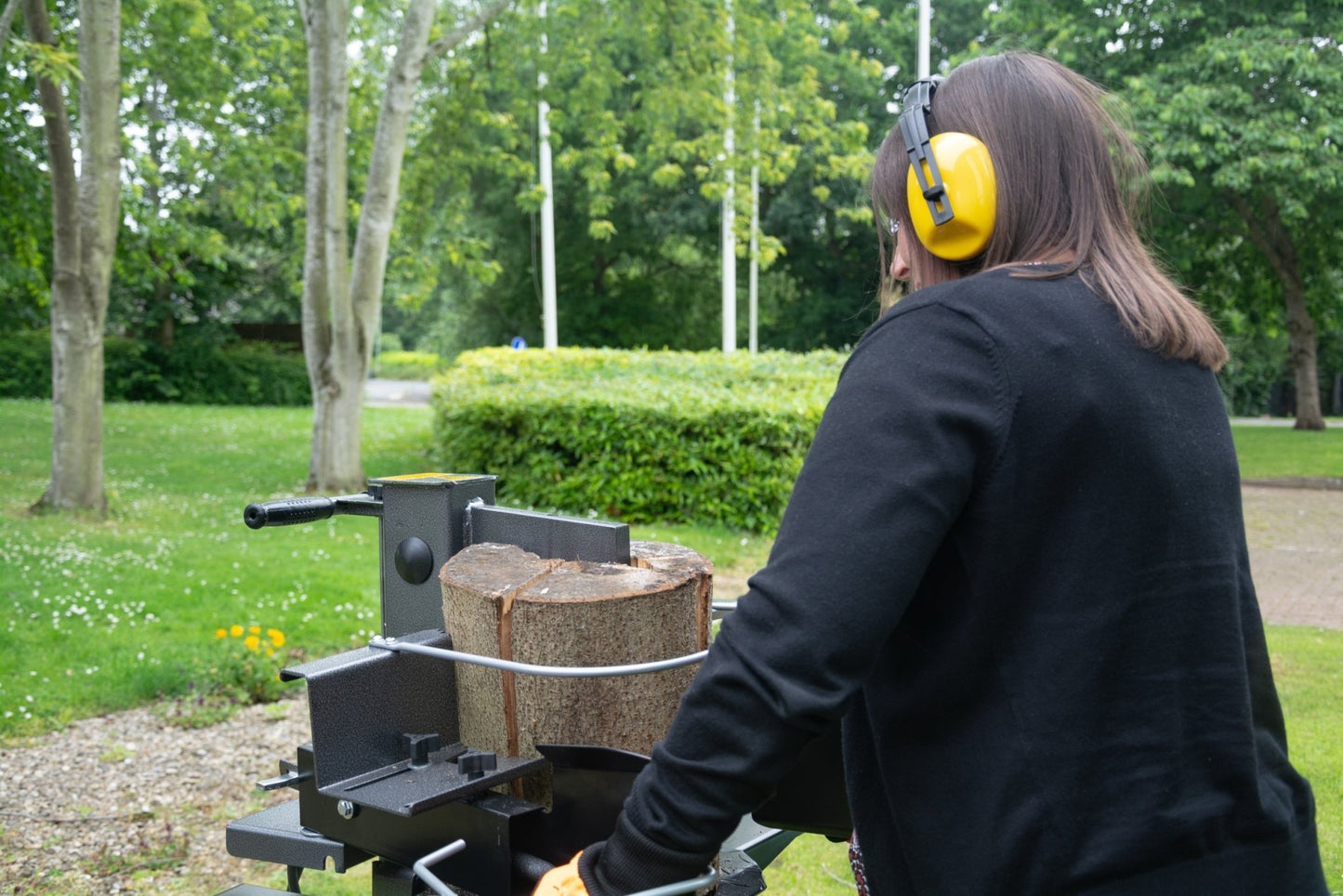 The Handy 7 Ton Vertical Electric Log Splitter - plants - express.com